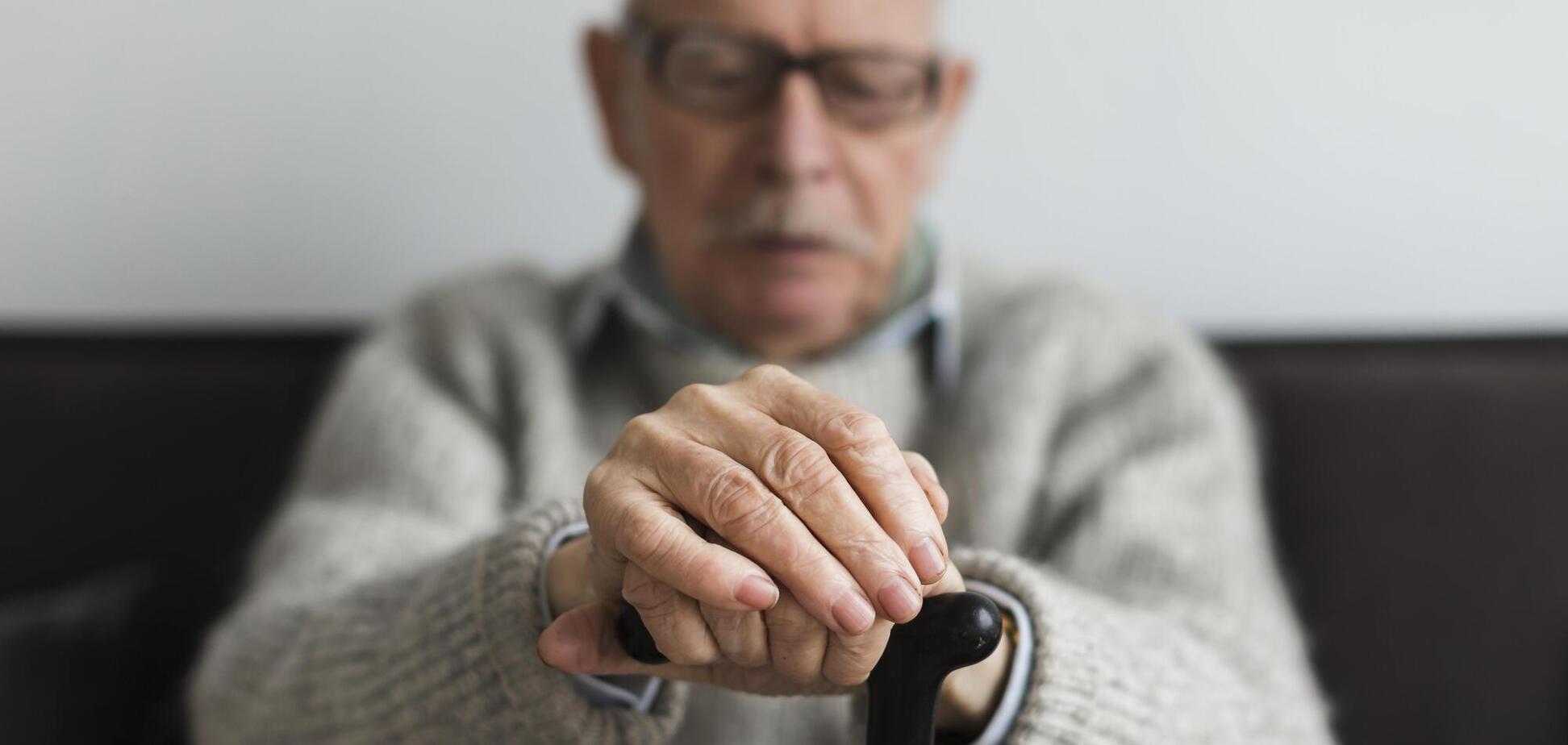 Часть пенсии могут забирать из-за долгов