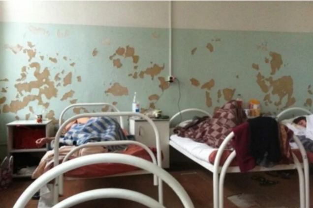 Лечатся святой водой и крапивой: полное обнищание русской медицины в действии
