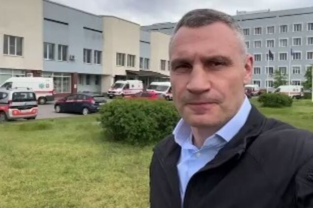 Кличко показал, как проходит эвакуация двух больниц в Киеве. Видео