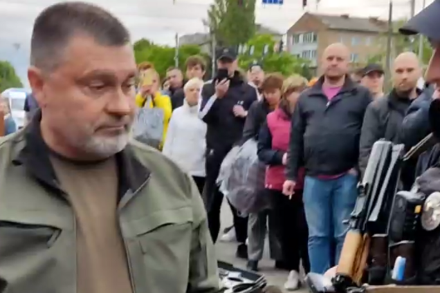 В Киевской области пьяный председатель РГА въехал на автомобиле в толпу людей: пострадавшие в тяжелом состоянии. Видео