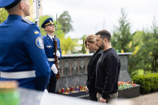 'Спасибо всем, кто защитил жизнь': Зеленский в Славутиче почтил ликвидаторов аварии на ЧАЭС и упомянул 2022 год. Видео