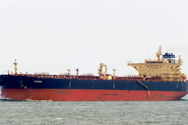 Хуситы ударили ракетами по нефтяному танкеру, следовавшему из России в Индию