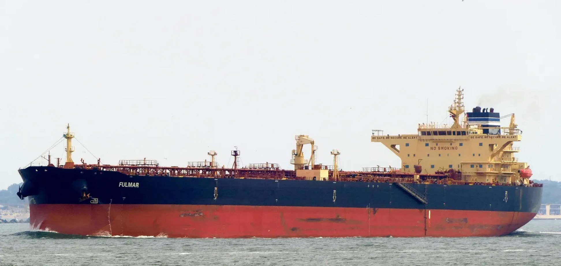 Хусити вдарили ракетами по нафтовому танкеру, що прямував з Росії в Індію