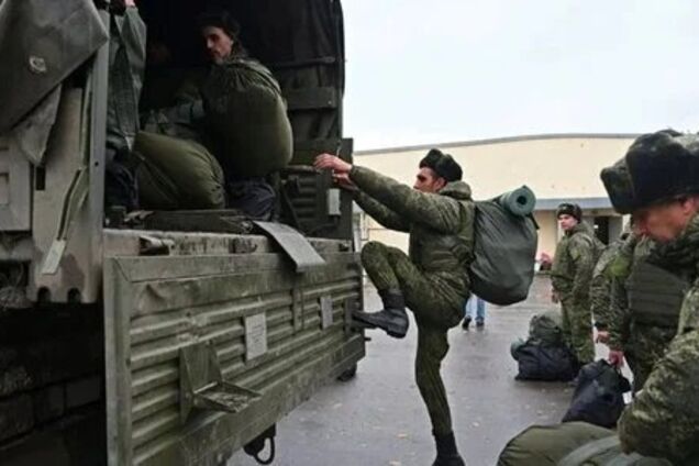 Разведка Британии: в РФ все чаще осуждают военных за убийства