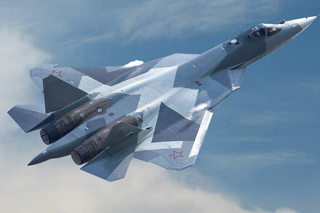 Истребитель недопятого поколения: чем известен Су-57, который Россия очень ограниченно использует в войне против Украины. Видео