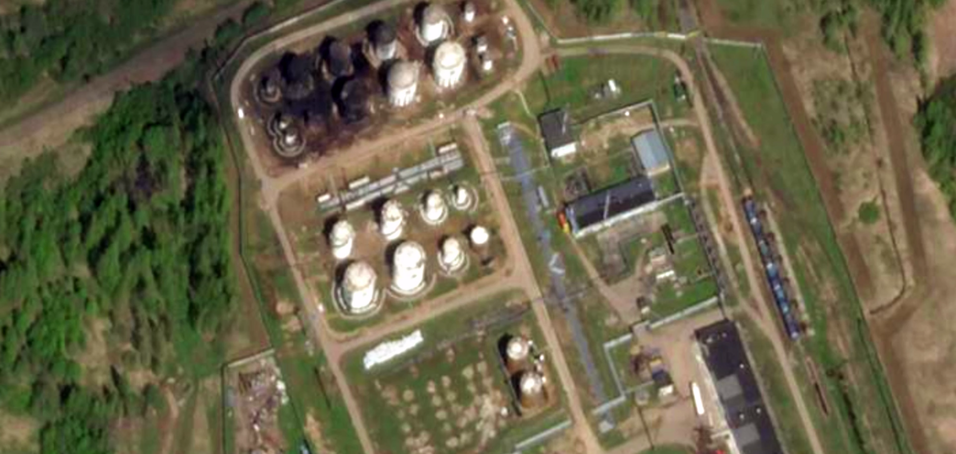 Удар БПЛА по нефтебазе в Смоленской области РФ: результат показали со спутника. Фото