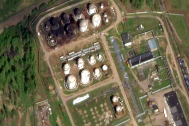 Удар БПЛА по нефтебазе в Смоленской области РФ: результат показали со спутника. Фото