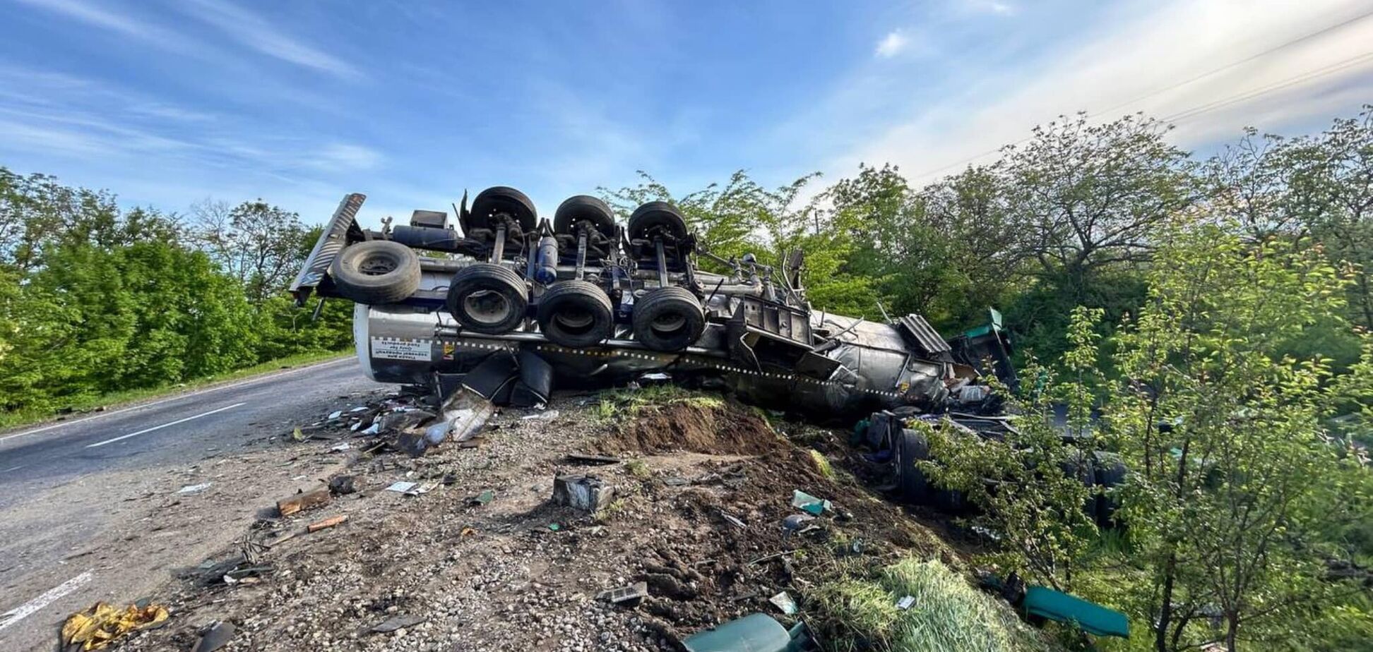 На Одещині сталася аварія з вантажівками, один з водіїв загинув: з'явились подробиці. Фото