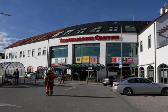 У Німеччині на території торговельного центру знайшли мертвими двох українців: у вбивстві підозрюють росіянина