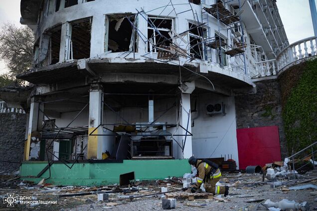 Оккупанты атаковали Николаев: повреждены две гостиницы и объект инфраструктуры. Фото и видео