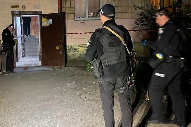 В Киеве раздался взрыв возле многоэтажки, пострадали двое мужчин: появились подробности