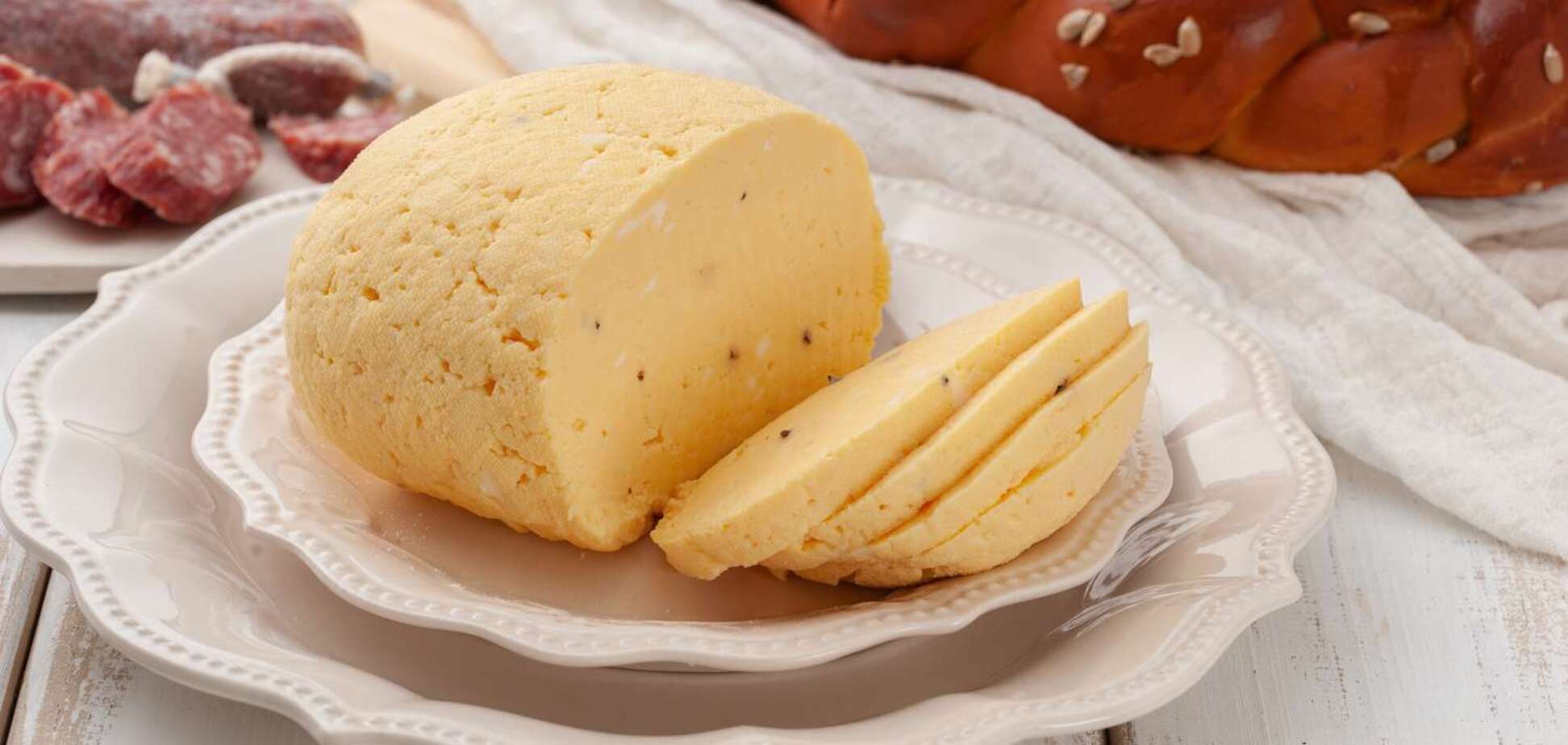 Солона молочна грудка замість сиру у великодній кошик: як приготувати страву