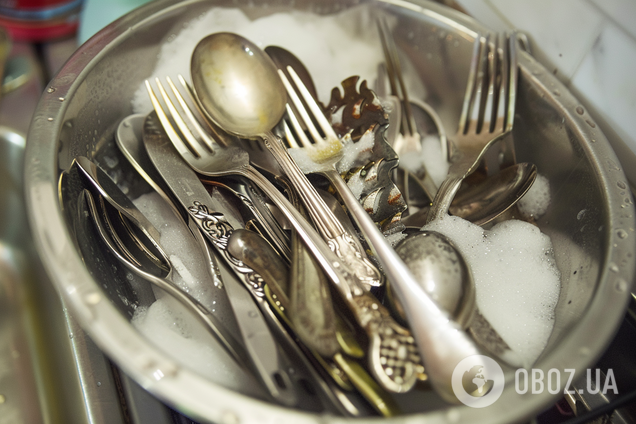 Як почистити столове срібло до ідеального блиску: неочікуваний спосіб