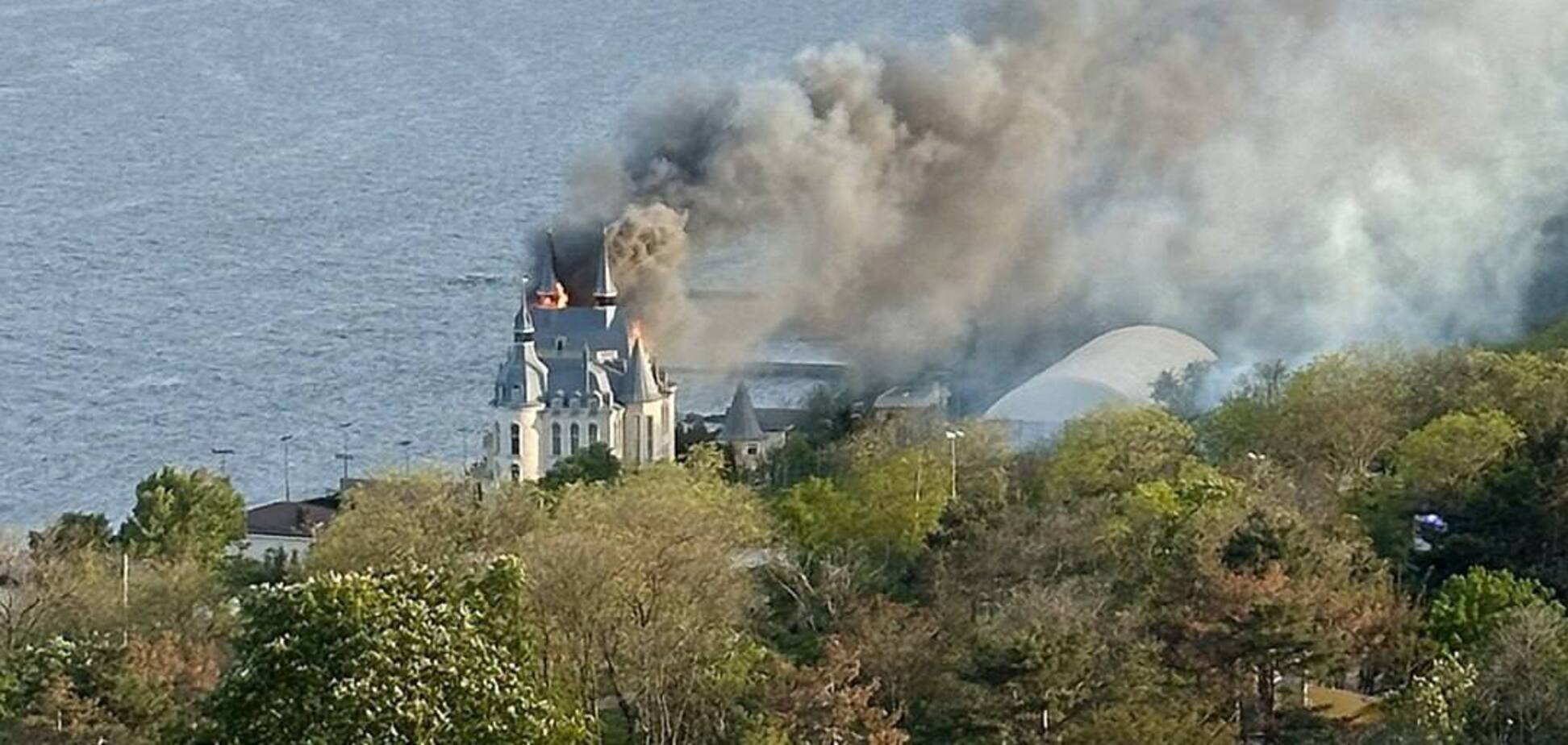 Одесса. Пожар после обстрела 29 апреля 2024 года