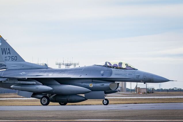 Истребитель F-16