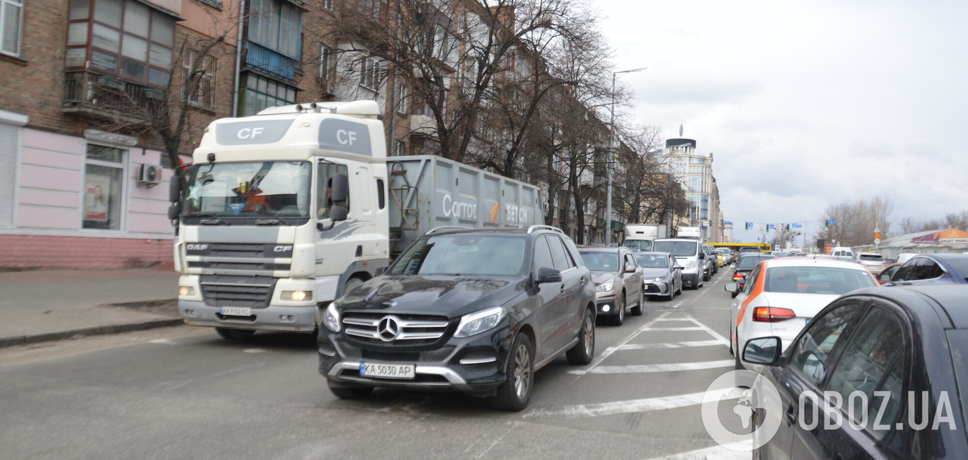 У Києві ранкові затори ускладнили рух на дорогах