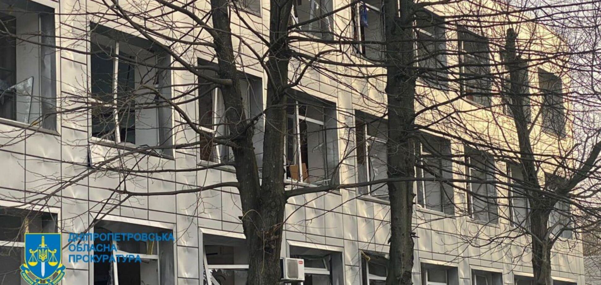 На момент удара в здании было 120 учеников: в сети показали, как выглядит колледж в Днепре после атаки РФ. Видео
