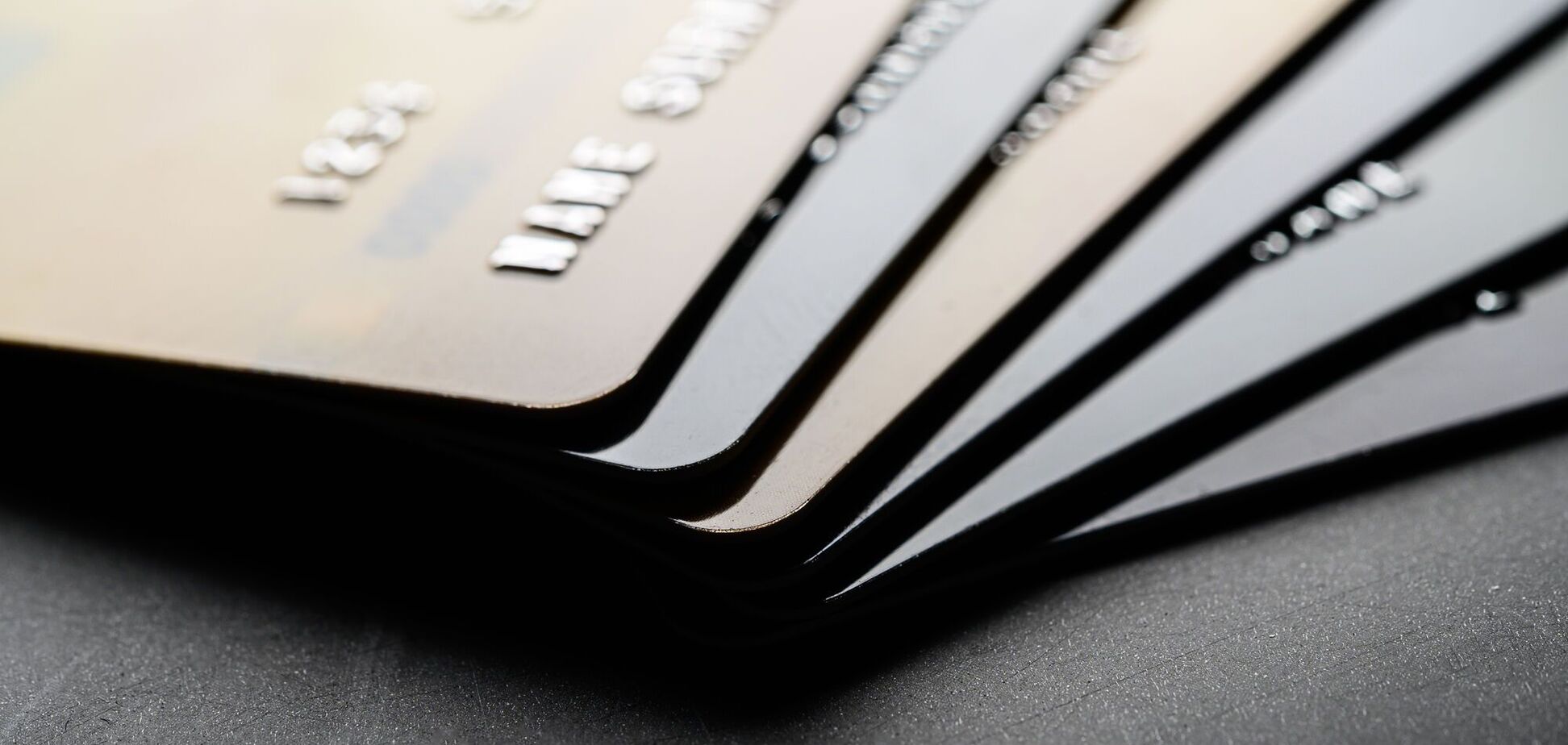 Количество безналичных операций в Украине выросло