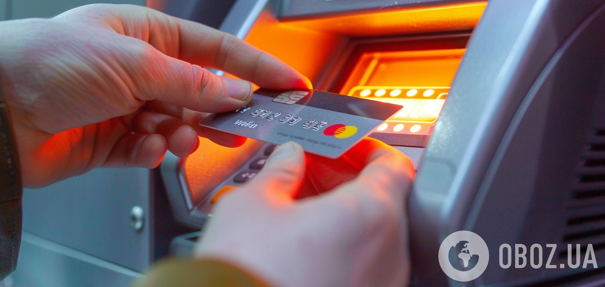 Банковская карта и банкомат. Иллюстрация