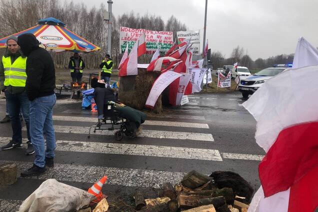 Поляки продолжают блокировать границу с Украиной