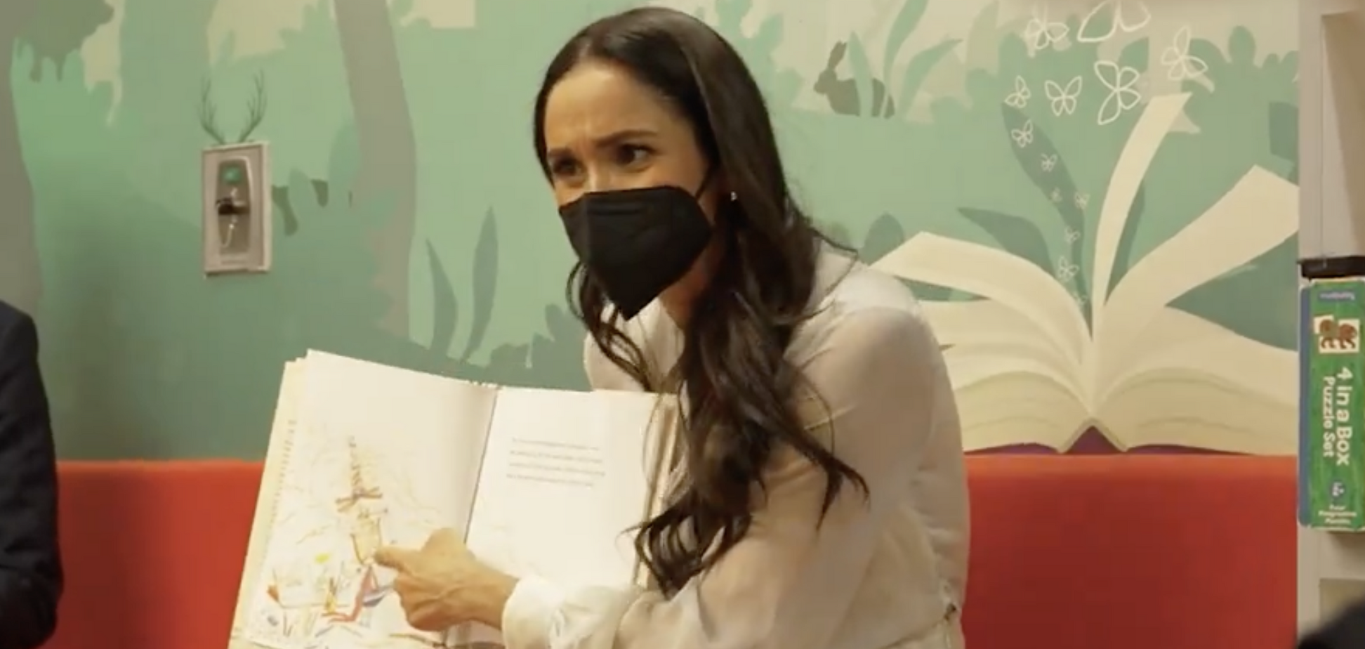 У Меган Маркл на публике порвалось дизайнерское платье почти за 3,5 тысячи долларов. Фото конфуза