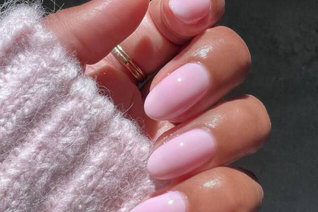 Нежный и лаконичный: в моду ворвался маникюр 'баблгам', который подойдет всем. Фото