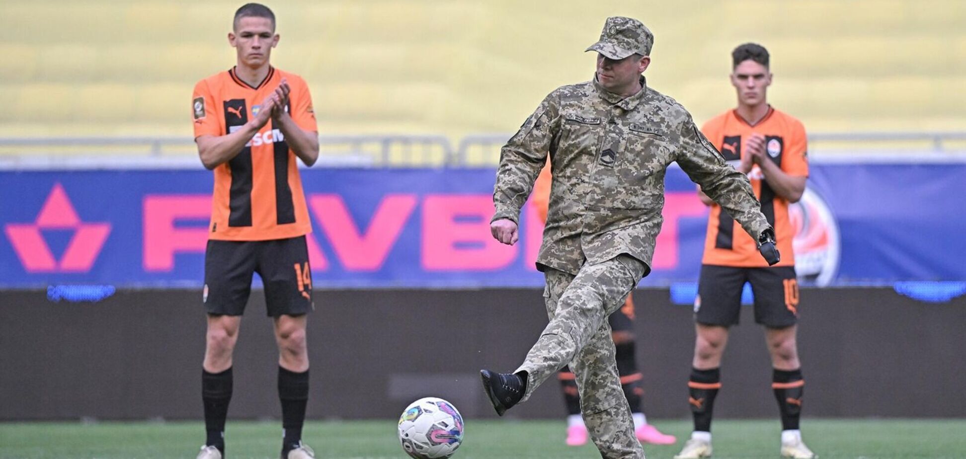 Защитник Мариуполя пограничник Роман Мещеряков открыл матч Кубка Украины по футболу