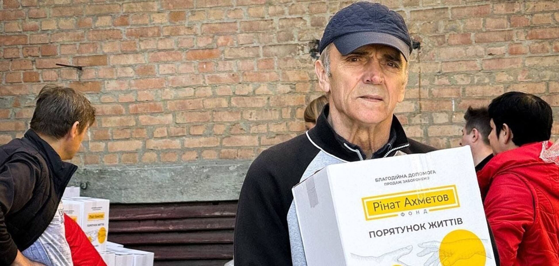 У хаб 'Єднання' у Кропивницькому привезли допомогу для переселенців від Фонду Ріната Ахметова