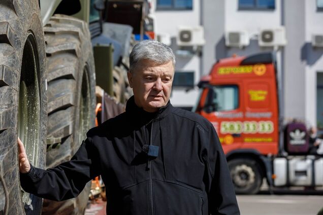 'Дякую СБУ, що зупинило спробу зірвати поставку': Порошенко повіз військовим екскаватори для спорудження фортифікацій