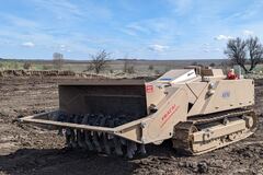 Пройшла випробування на полігоні: в Україні розробили машину для розмінування MV-4. Фото