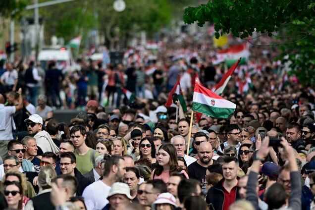 В центре Будапешта прошла масштабная акция протеста против правительства Орбана. Фото и видео