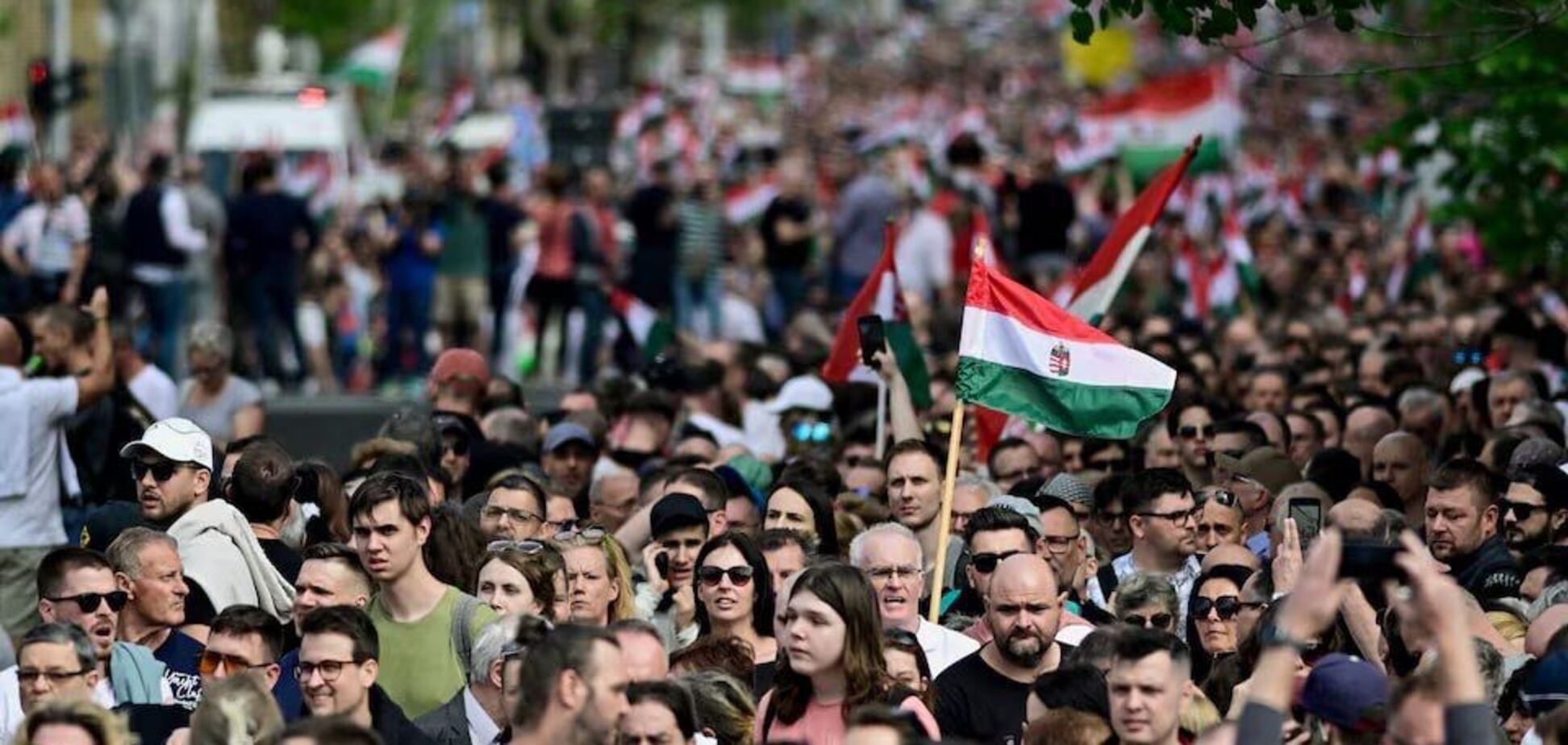 В центре Будапешта прошла масштабная акция протеста против правительства Орбана. Фото и видео