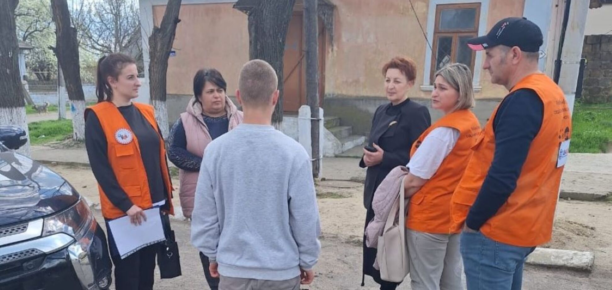 Затягли до буса люди у військовій формі: на Одещині розгорівся скандал через 'пакування' підлітка, за справу взялася поліція