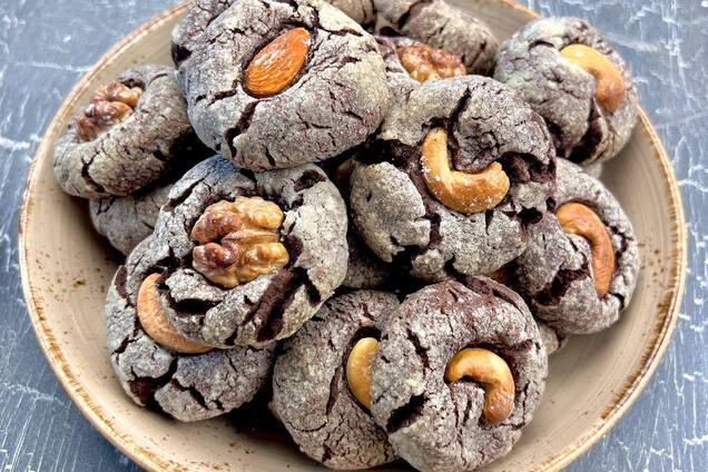 Смачне шоколадне печиво, яке можна їсти у піст: простим рецептом поділилась Ліза Глінська