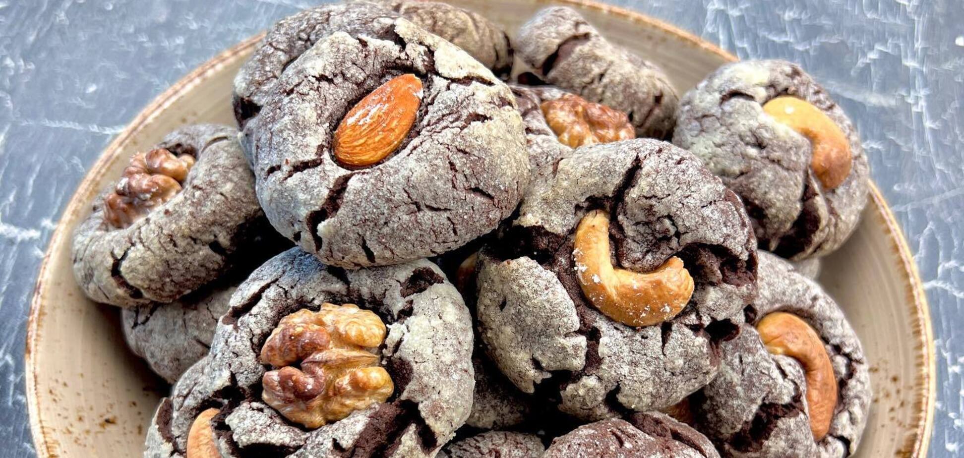 Смачне шоколадне печиво, яке можна їсти у піст: простим рецептом поділилась Ліза Глінська