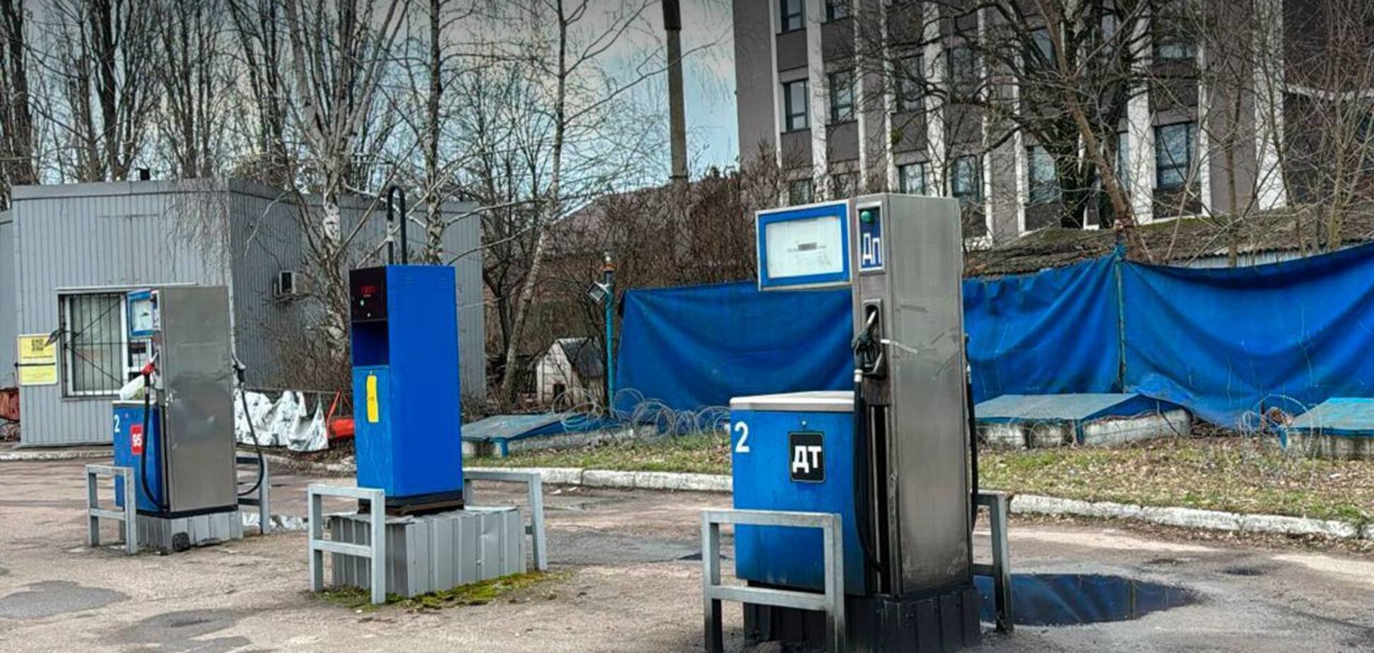 На одной из АЗС в Киеве производили контрафактное топливо и продавали его водителям