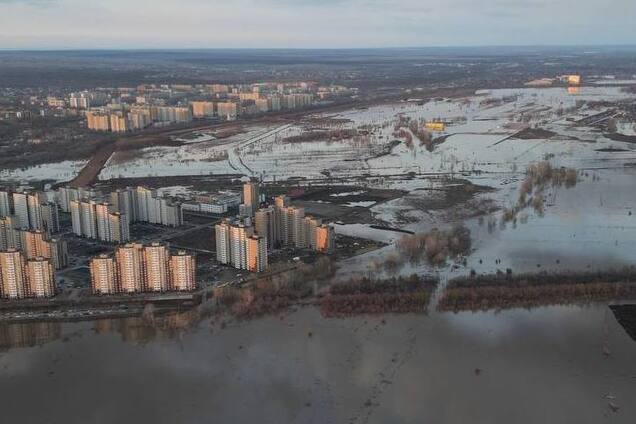 Вода из Орской дамбы начала затапливать Оренбург: власти призывают жителей эвакуироваться. Видео