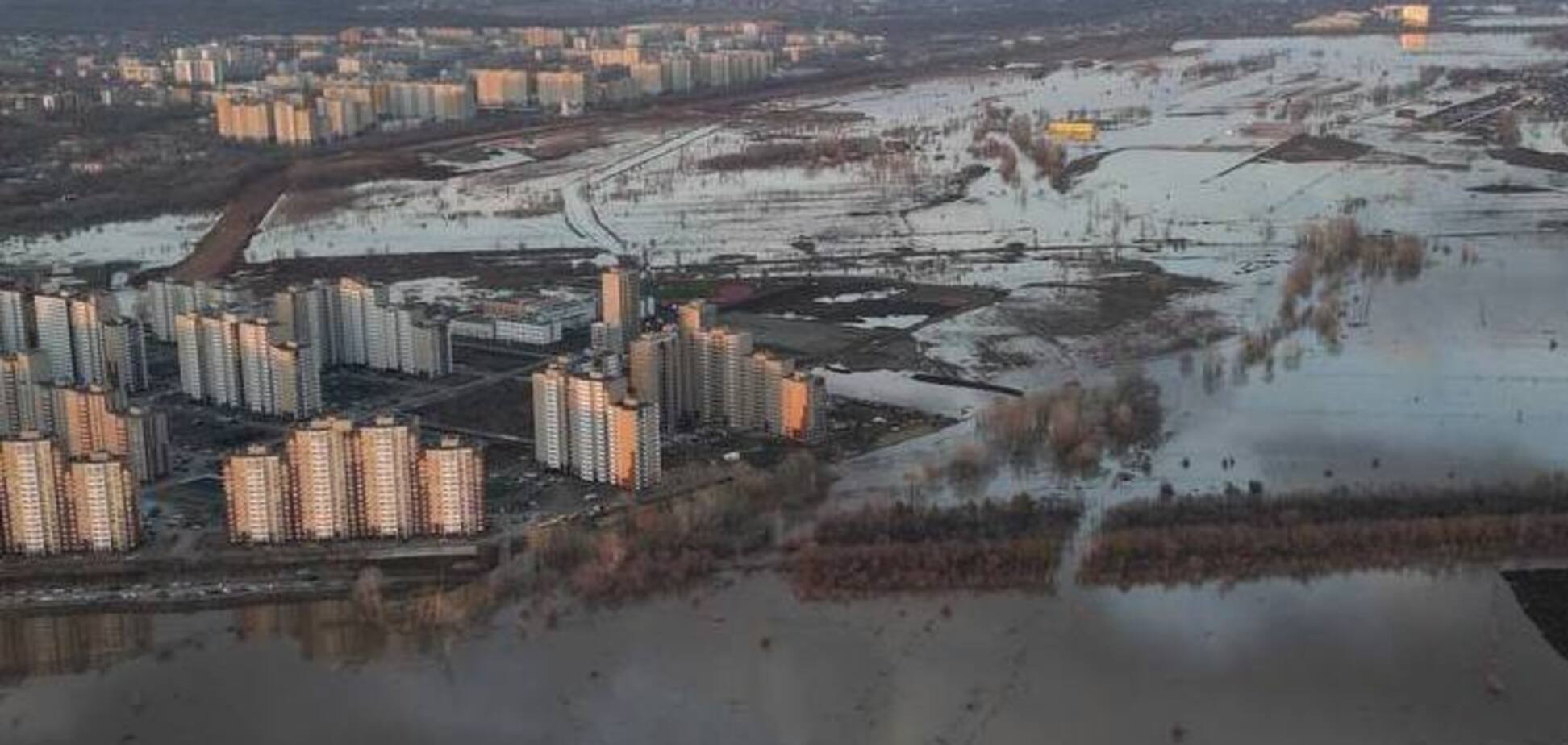 Вода из Орской дамбы начала затапливать Оренбург: власти призывают жителей эвакуироваться. Видео