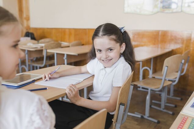 Качаться на стульях – нормально. Учительница из Харькова объяснила, почему не надо ругать детей за физическую активность на уроках