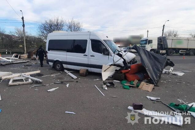 На Волині бус влетів у блокпост, серед постраждалих – доброволець: деталі аварії