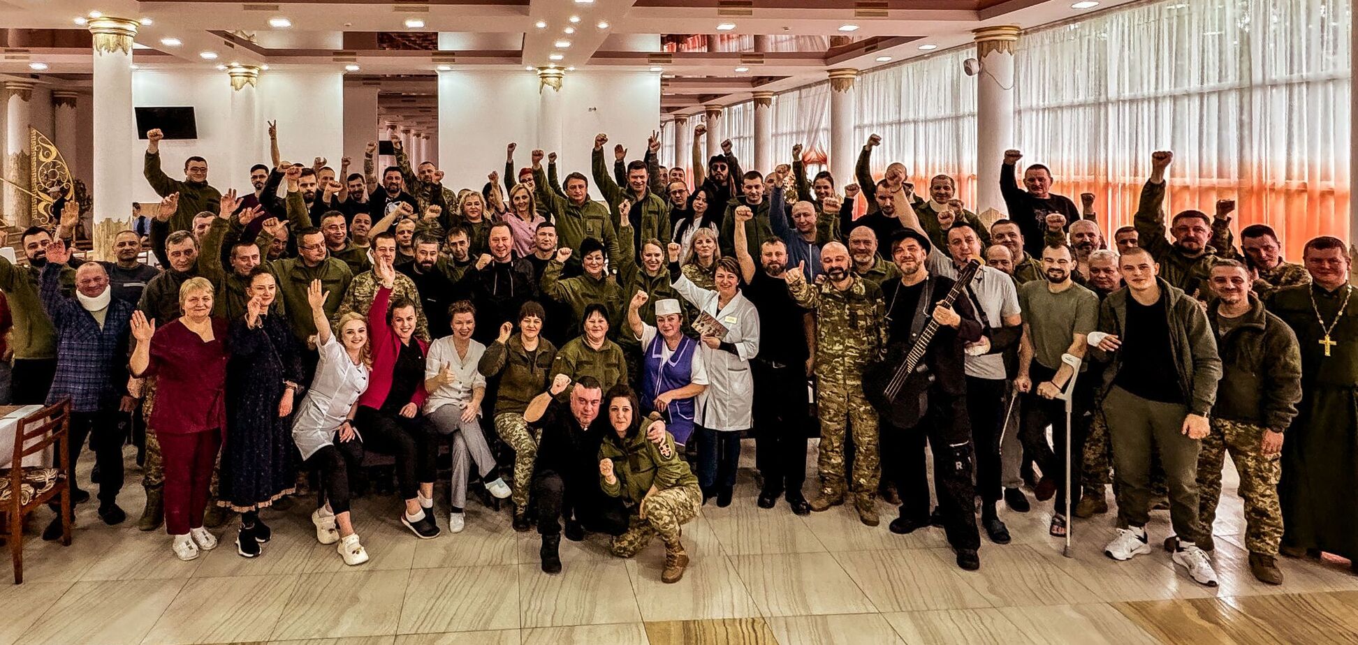 Люди-Титаны: группа KOZAK SYSTEM совместно с БФ 'МХП-Громаді' продолжат тур военными госпиталями