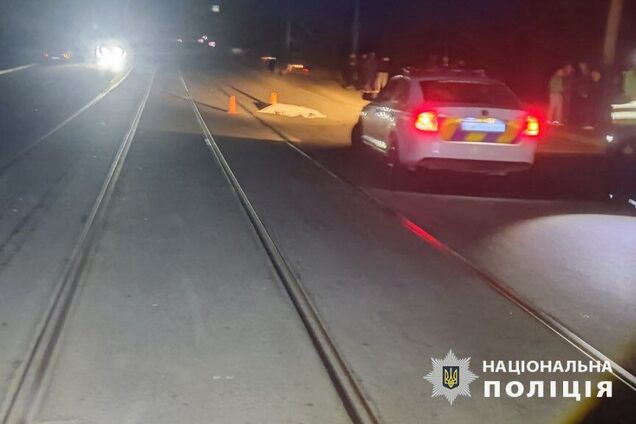 В Харькове водитель сбил двух юношей и скрылся с места аварии: один из пострадавших скончался. Фото