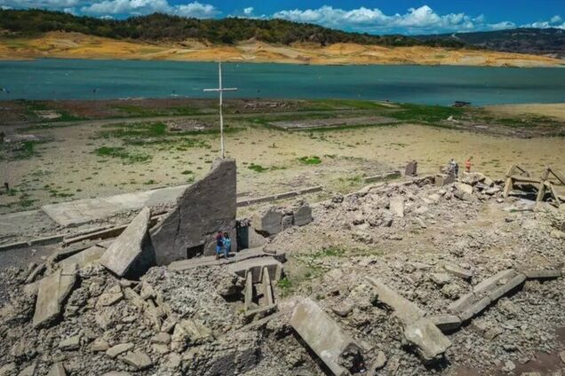 На Филиппинах аномальная жара высушила водохранилище: на дне обнаружили руины многовекового города. Фото