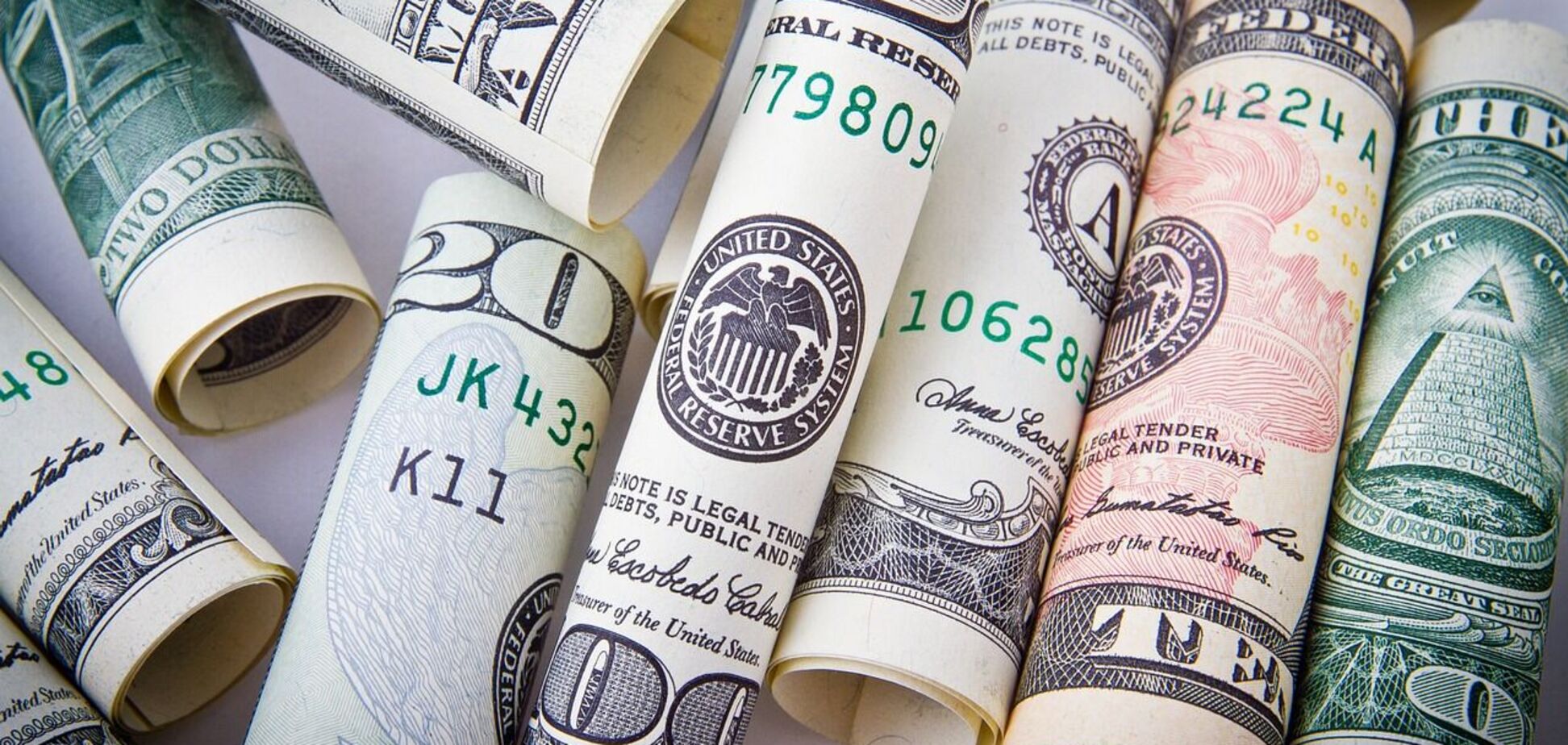 Банки и обменники готовятся существенно переписывать курс доллара