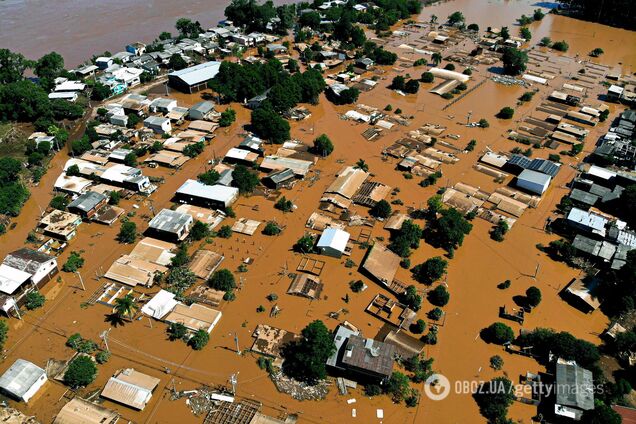 У Бразилії потужні зливи викликали повінь, вода змиває все на своєму шляху: є загиблі й зниклі безвісти. Відео