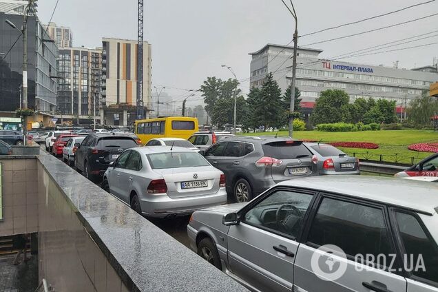 В Киеве пробки усложнили движение на дорогах