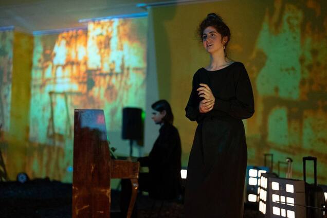 На выставке 'Голоса' музея 'Голоса мирных' Фонда Рината Ахметова состоялся музыкально-поэтический вечер