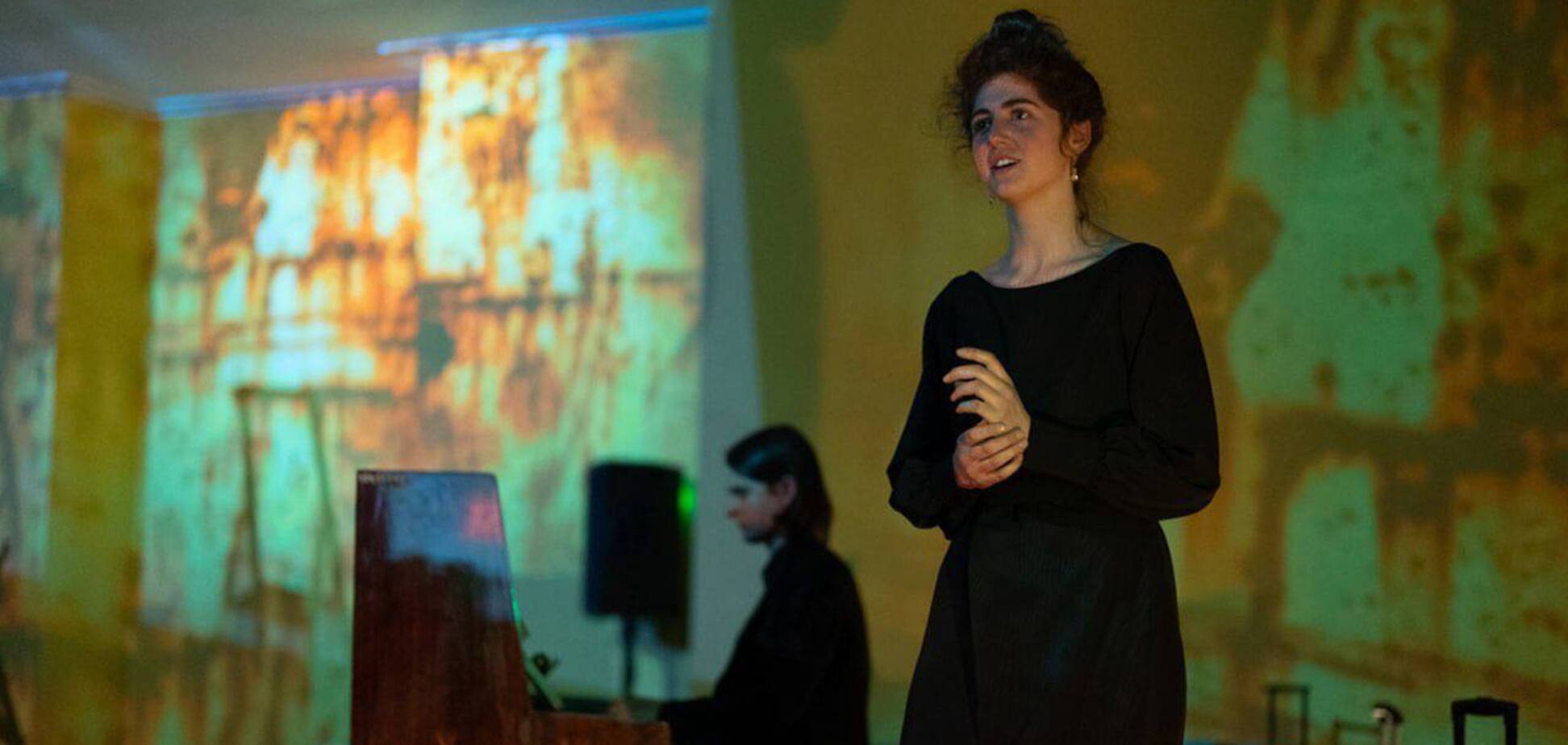 На виставці 'Голоси' музею 'Голоси мирних' Фонду Ріната Ахметова відбувся музично-поетичний вечір