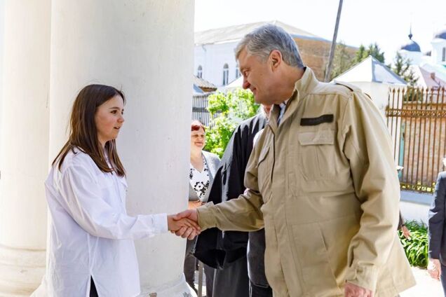 Она очень крутая: Порошенко поддержал 12-летнюю волонтерку Диану, которая помогает ВСУ