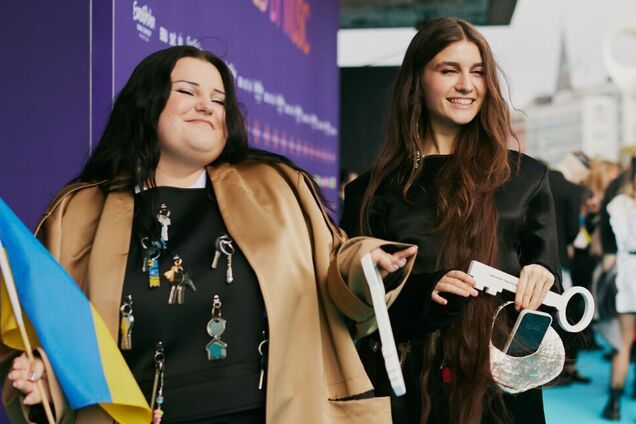 'Перевзулися на льоту'. Співачка alyona alyona з іронією звернулася до хейтерів, а Jerry Heil розповіла про реакцію іноземців на Teresa & Maria